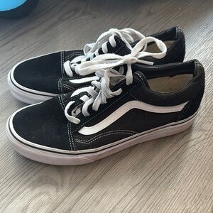 Vans Classic Black and White Low-Tops Men 6, Women’s 7.5